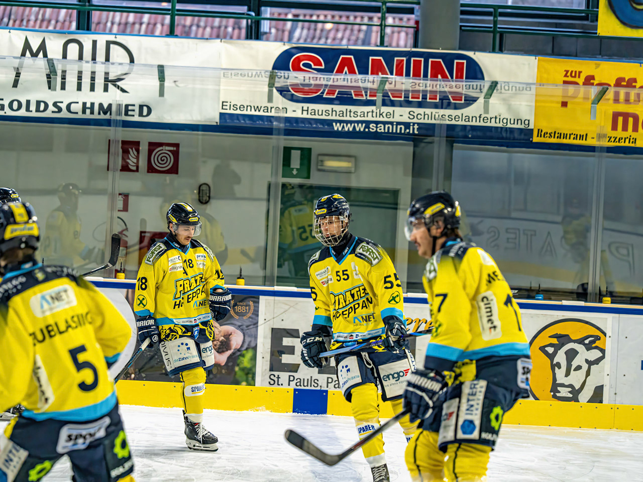 HC Eppan ice hockey match photographed by Jan Marc Zublasing